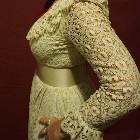 Beautiful Cream Lace Dress - Picture 3 of 7